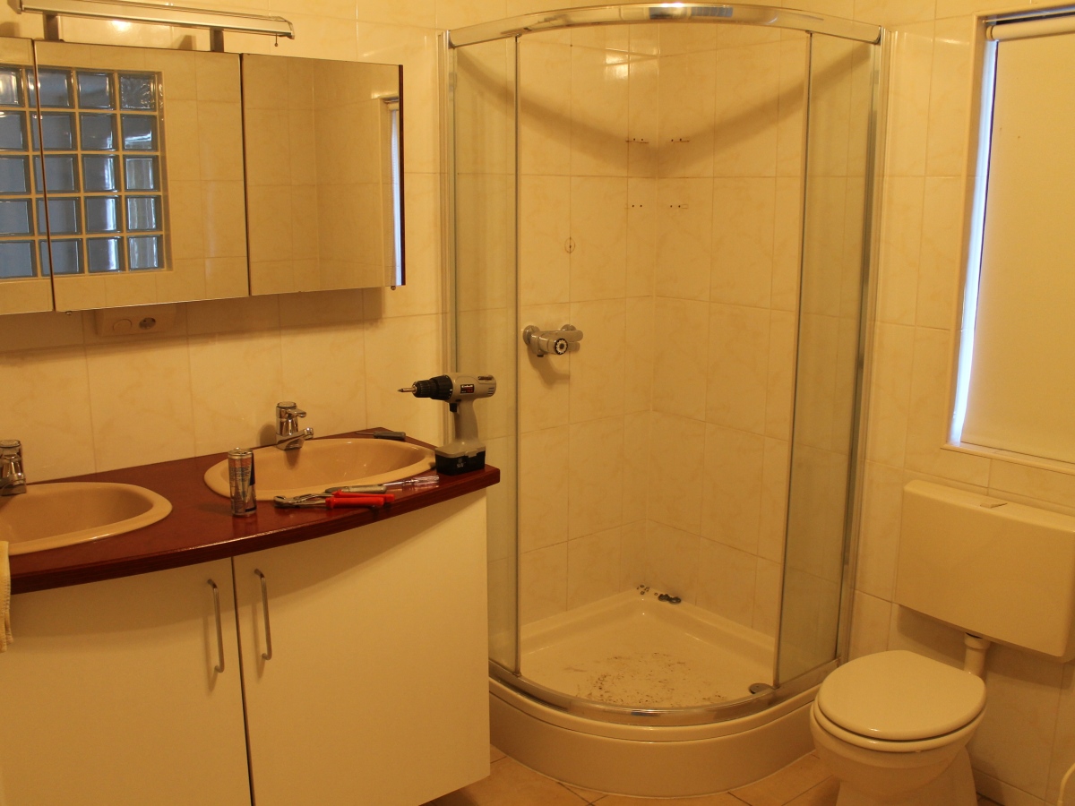 Badkamer before.jpg